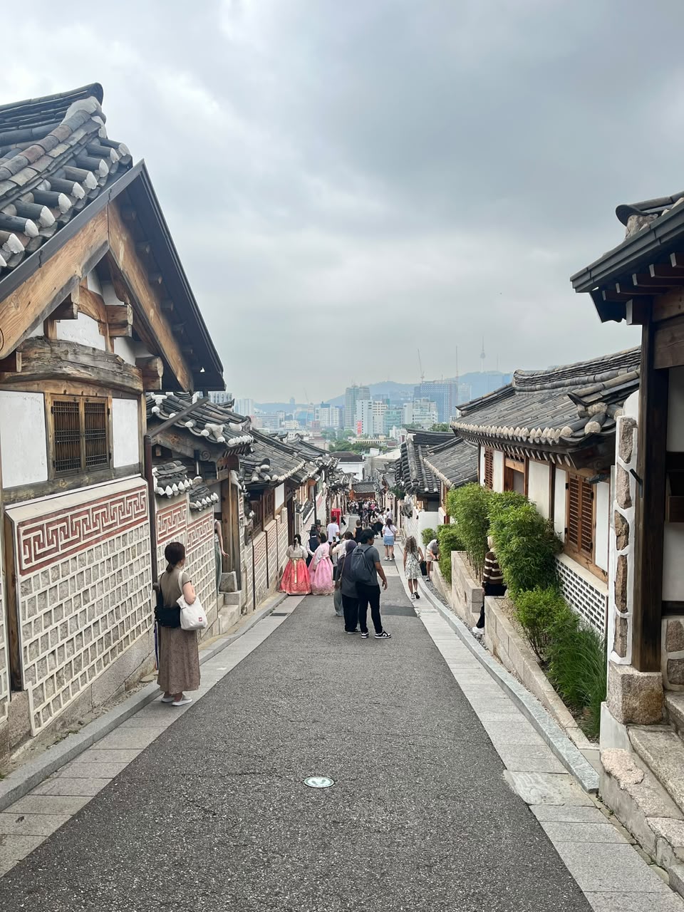 Pemandangan lorong tradisional Bukchon Hanok di Seoul